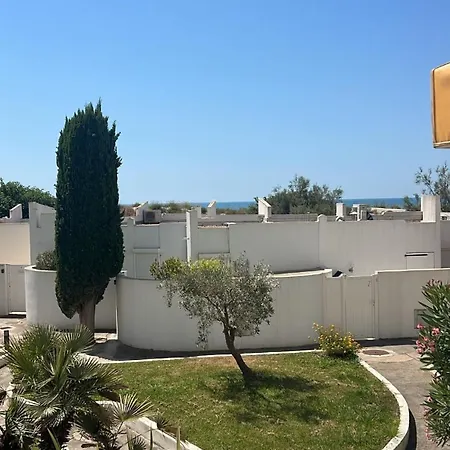 L Instant Bord De Piscine Clim Parking *